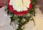 Svatební kytice z červených a bílých karafiátů